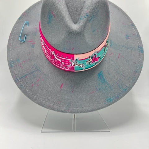 Wide brim grey fedoraw with pink details