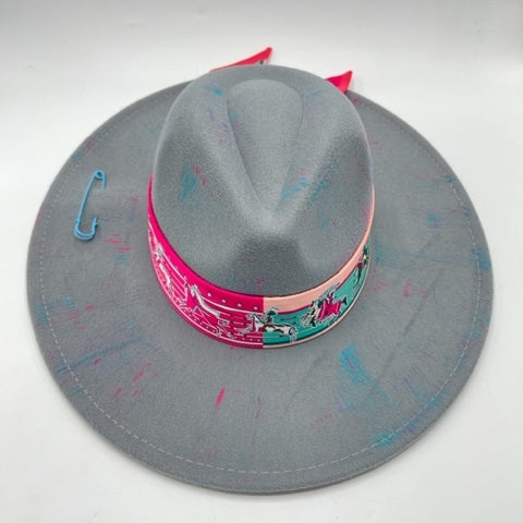 Wide brim grey fedoraw with pink details