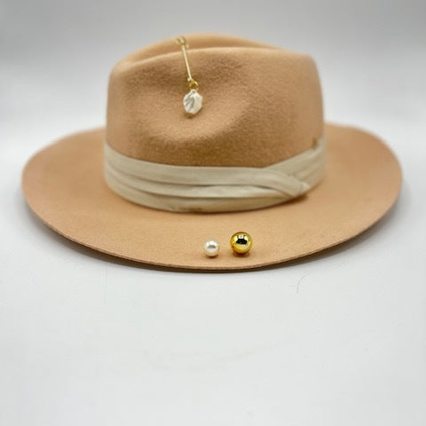 Wool off pink fedora with pearls